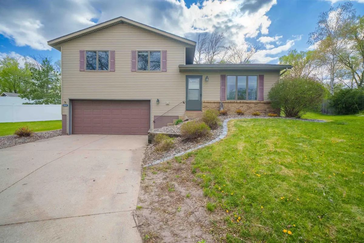 117 Vineyard ST, Cannon Falls, MN 55009