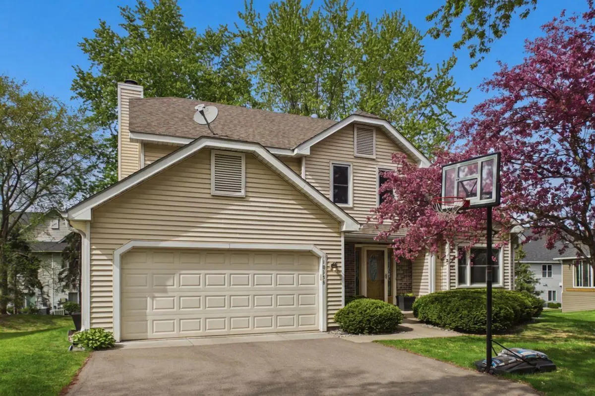 10358 Lee DR, Eden Prairie, MN 55347
