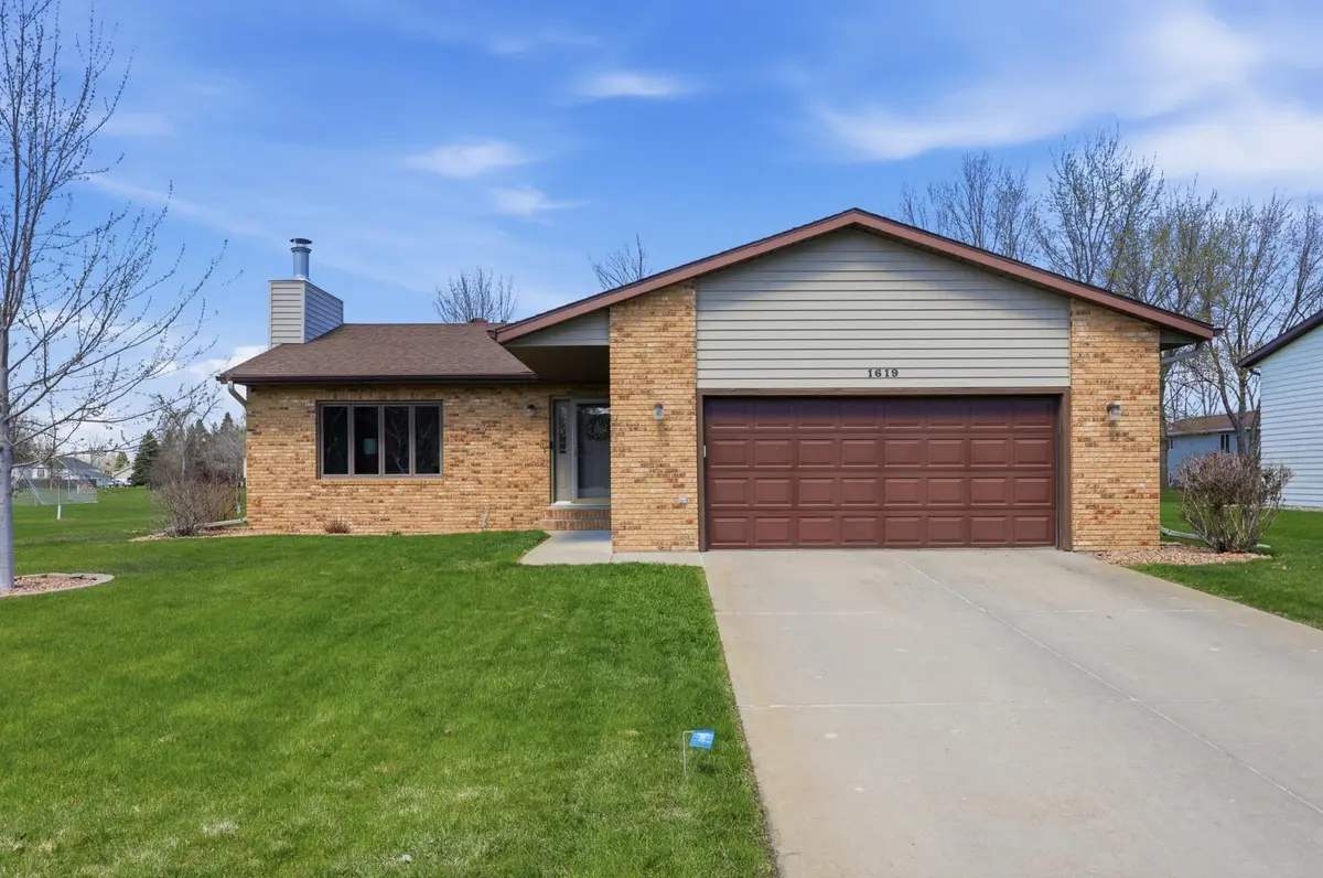 1619 38th AVE S, Fargo, ND 58104