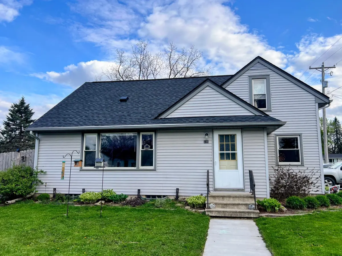225 4th ST SW, Pine Island, MN 55963