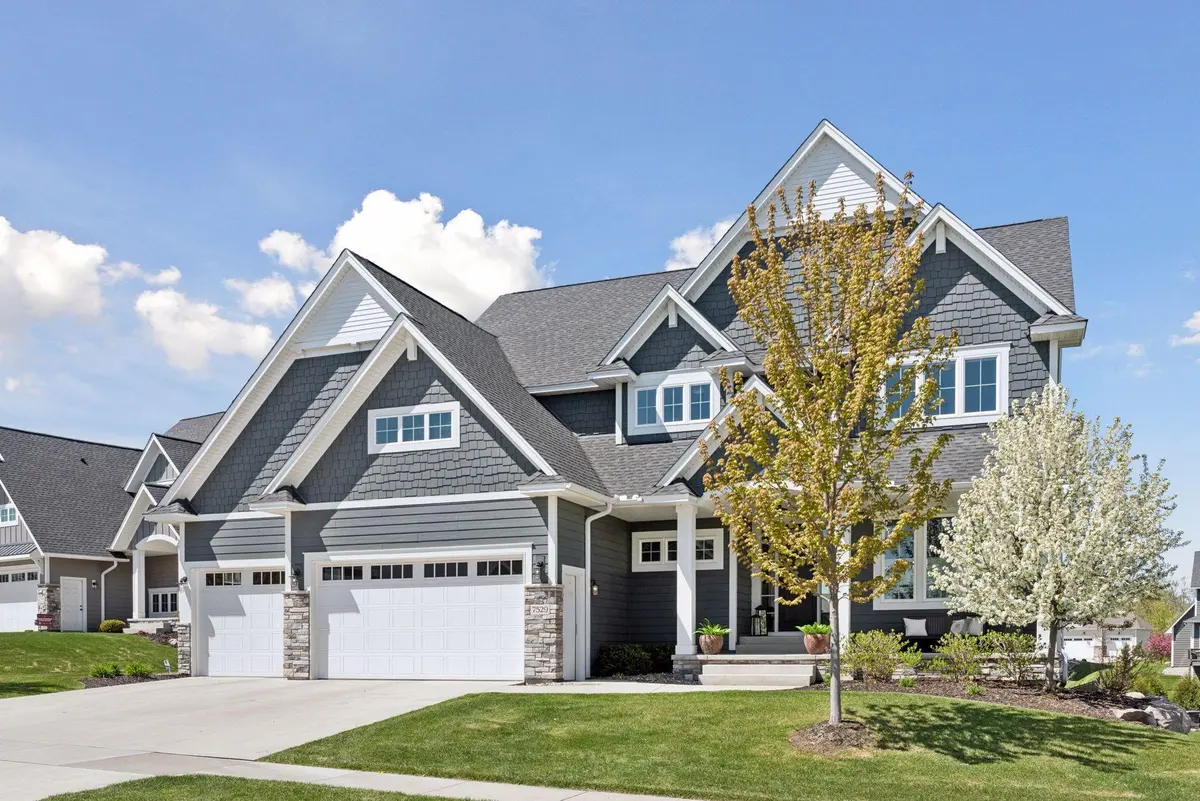 7529 Urbandale LN N, Maple Grove, MN 55311