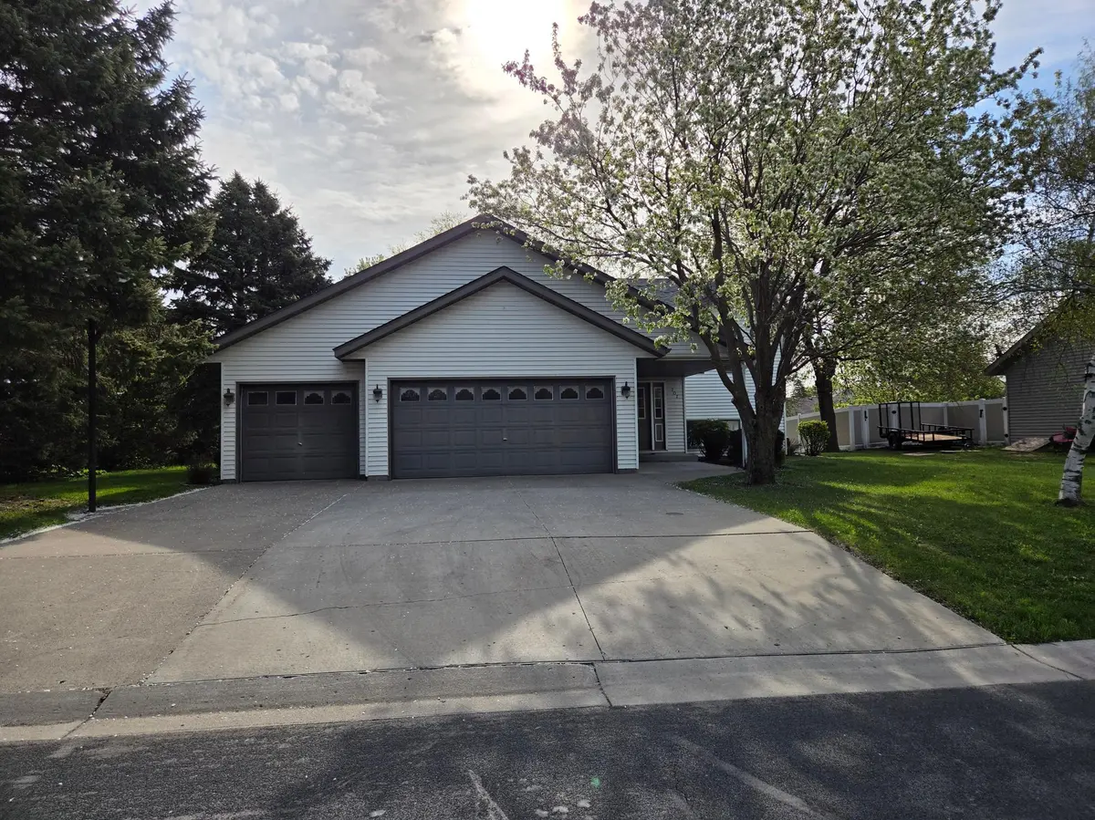 707 W Welco DR, Montgomery, MN 56069