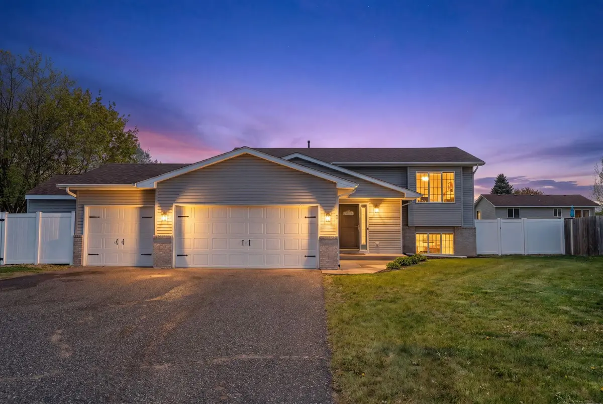 504 Dogwood ST SW, Isanti, MN 55040