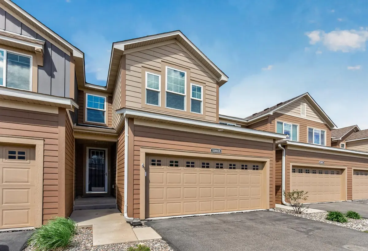 3201 Countryside CT #B, Woodbury, MN 55129