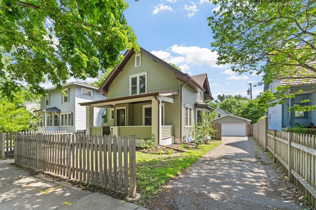 1024 Victoria ST N, Saint Paul, MN 55103