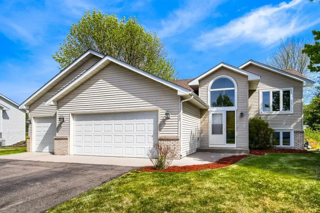 122 Alva ST, Waconia, MN 55387