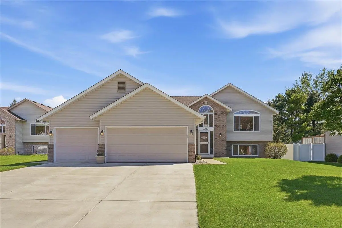 1825 Canton RD, Prescott, WI 54021