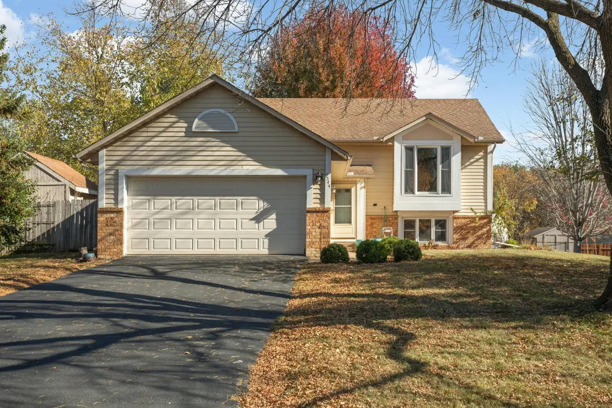 9544 Niagara LN N, Maple Grove, MN 55369