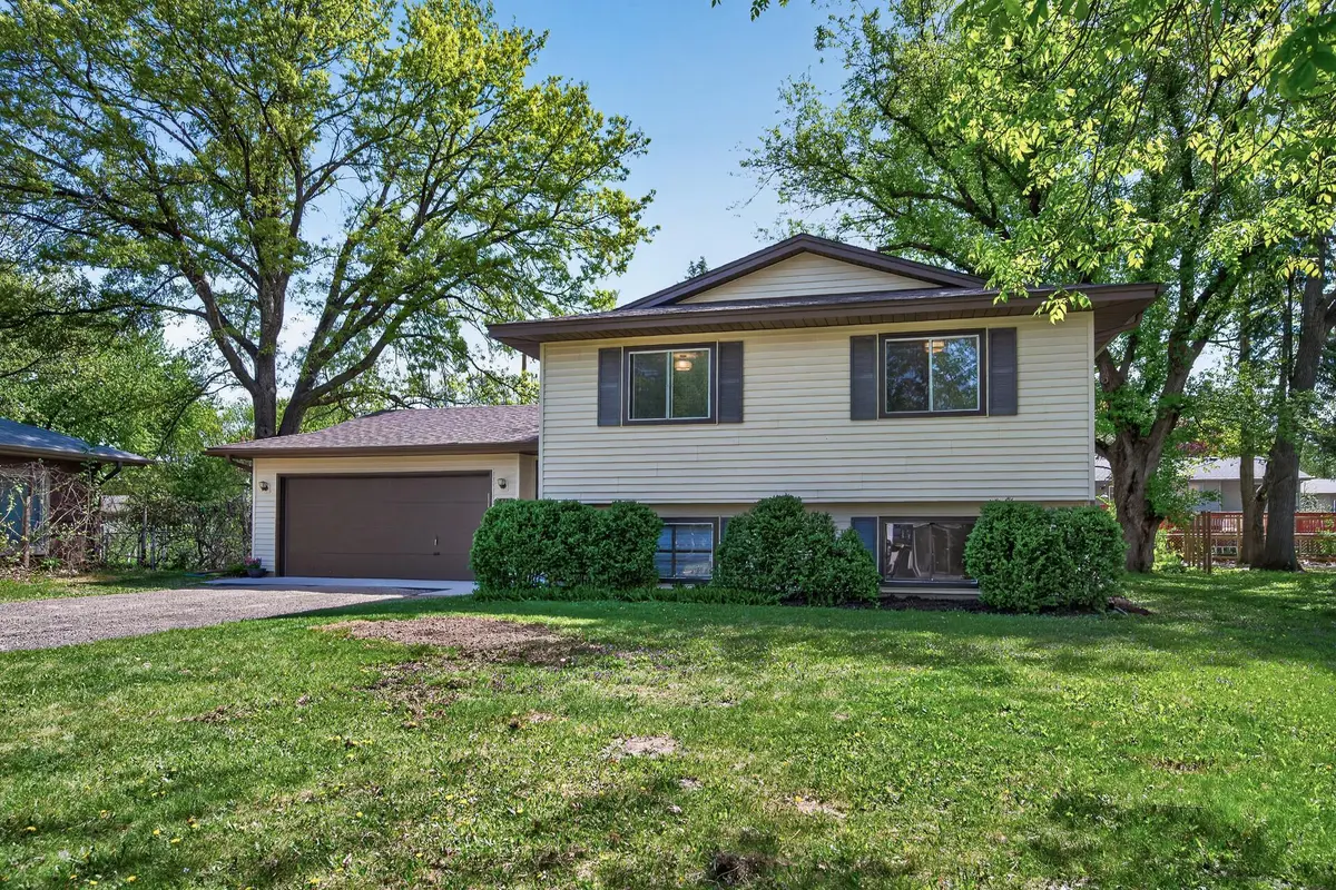 3054 Wilder ST N, Roseville, MN 55113
