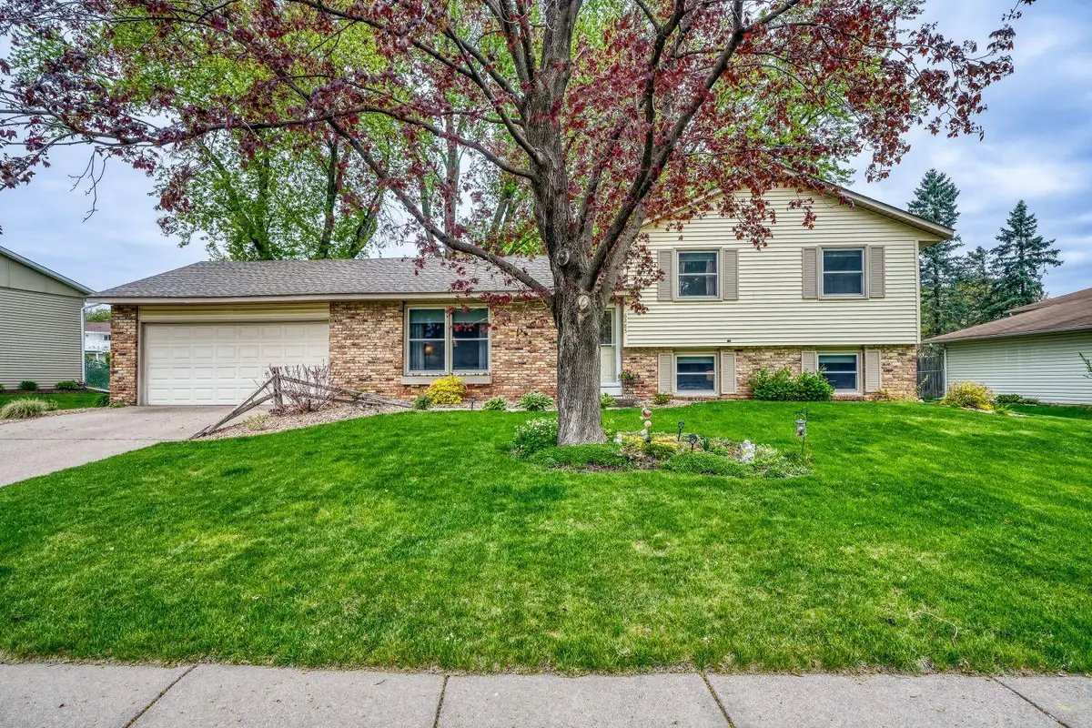 6285 137th ST W, Apple Valley, MN 55124