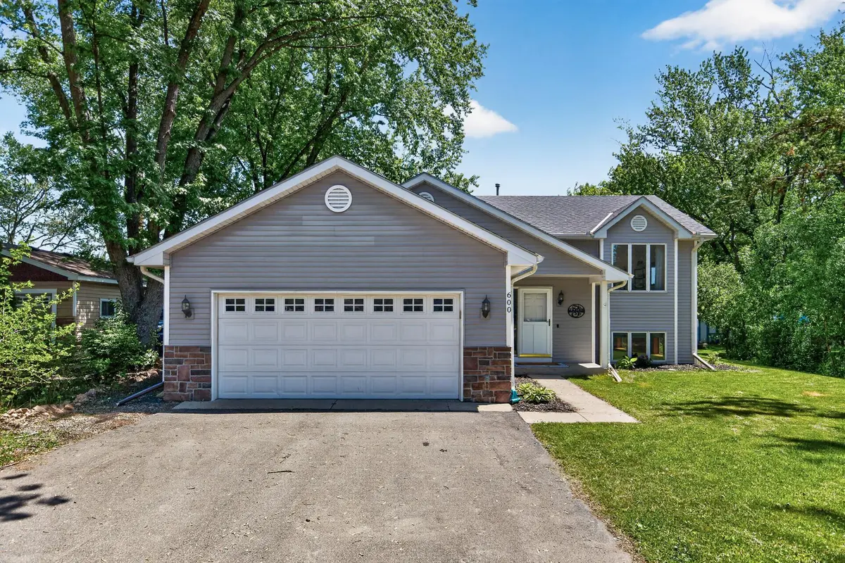 600 River RD W, Delano, MN 55328