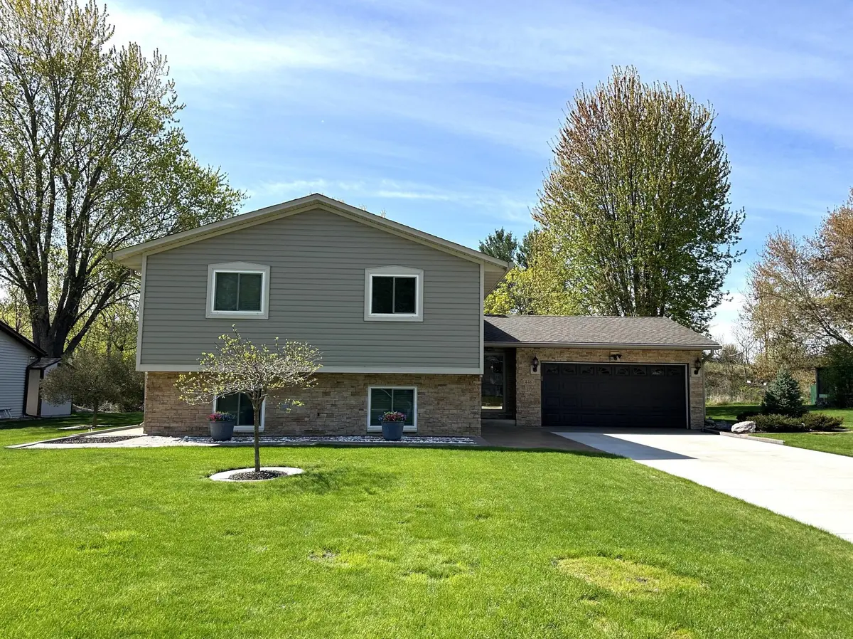 446 Hawes AVE, Vadnais Heights, MN 55127