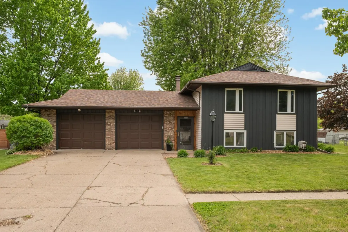 840 Cortland DR, Apple Valley, MN 55124