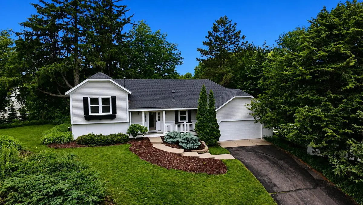 7516 W 77th ST, Chaska, MN 55318