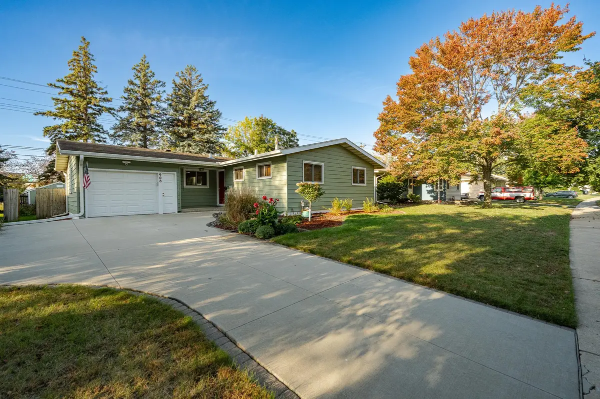 908 11 1/2 ST SW, Rochester, MN 55902