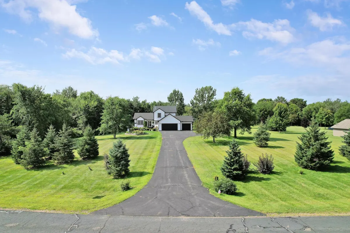 774 Oriole LN, Hudson, WI 54016