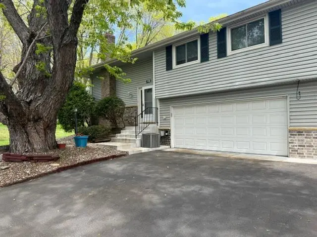 1166 Timbershore LN, Eagan, MN 55123