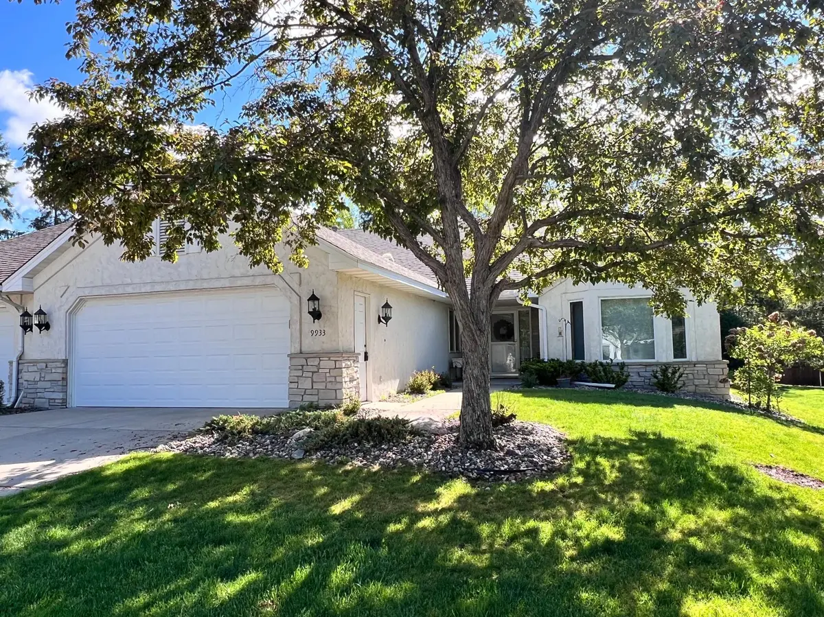 9933 Old Wagon TRL, Eden Prairie, MN 55347