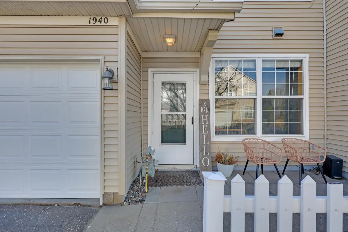 1940 Bluestem LN, Shoreview, MN 55126