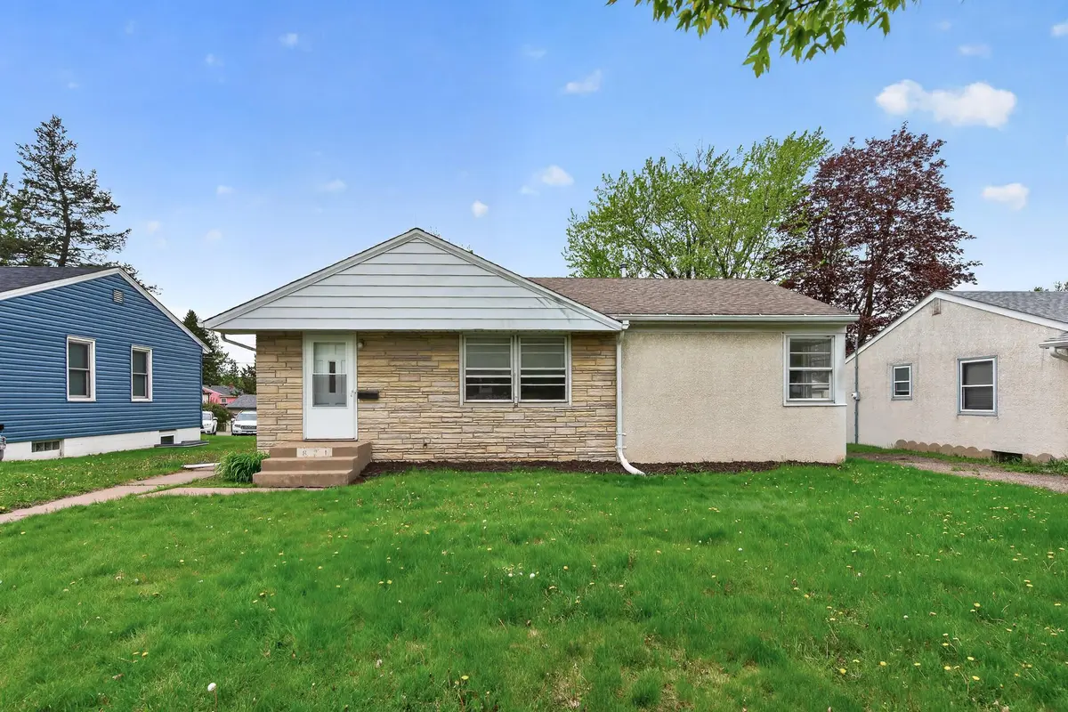 831 Howard ST N, Saint Paul, MN 55119