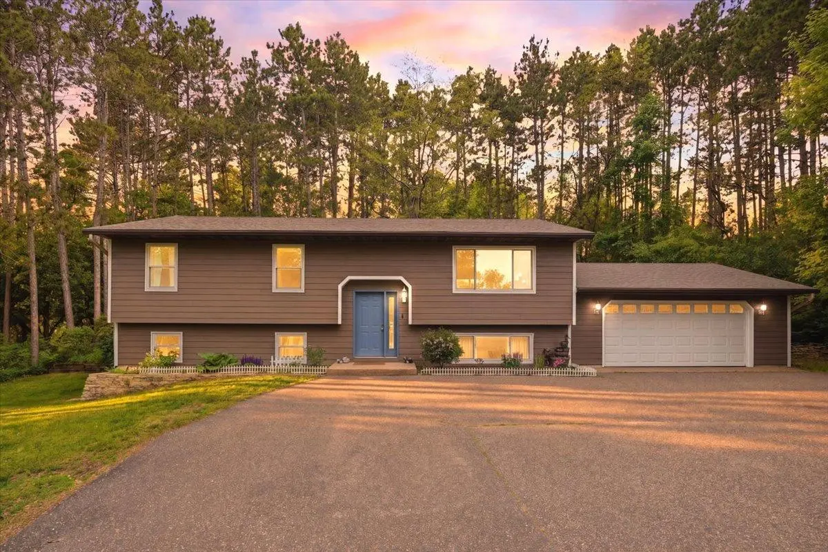 1072 Edgewood CIR, Hudson, WI 54016