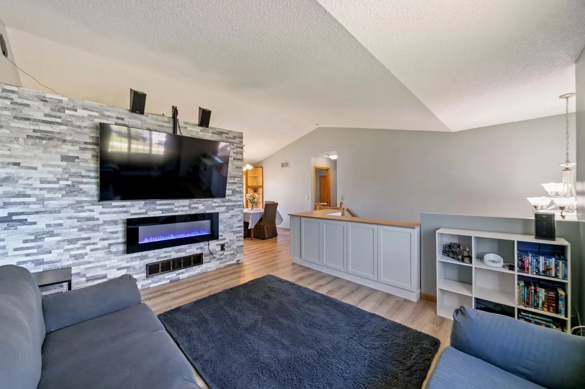 702 4th AVE SW, Isanti, MN 55040