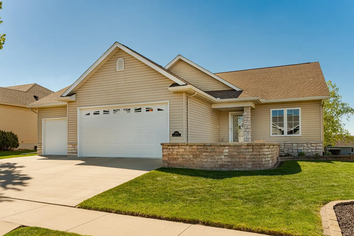 3304 Lakeridge LN NW, Rochester, MN 55901