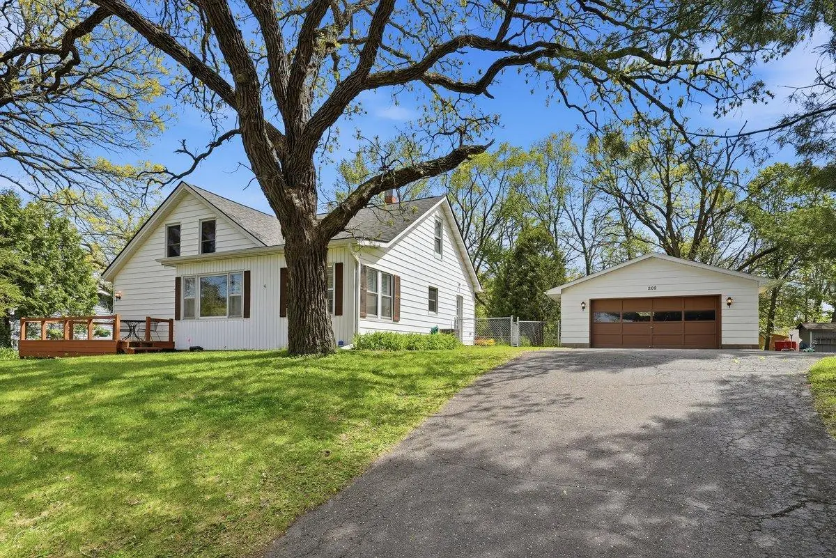 202 Hamilton DR, River Falls, WI 54022