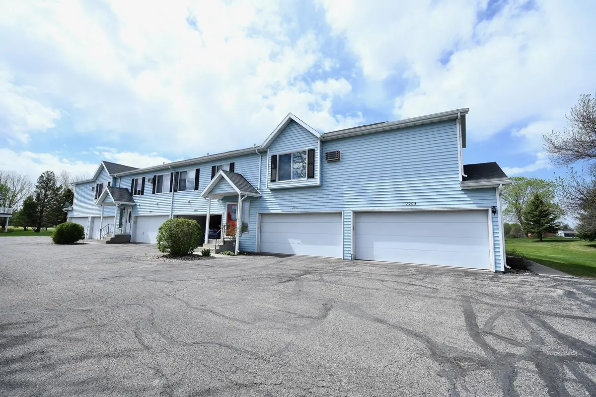 2901 32nd ST S, Moorhead, MN 56560