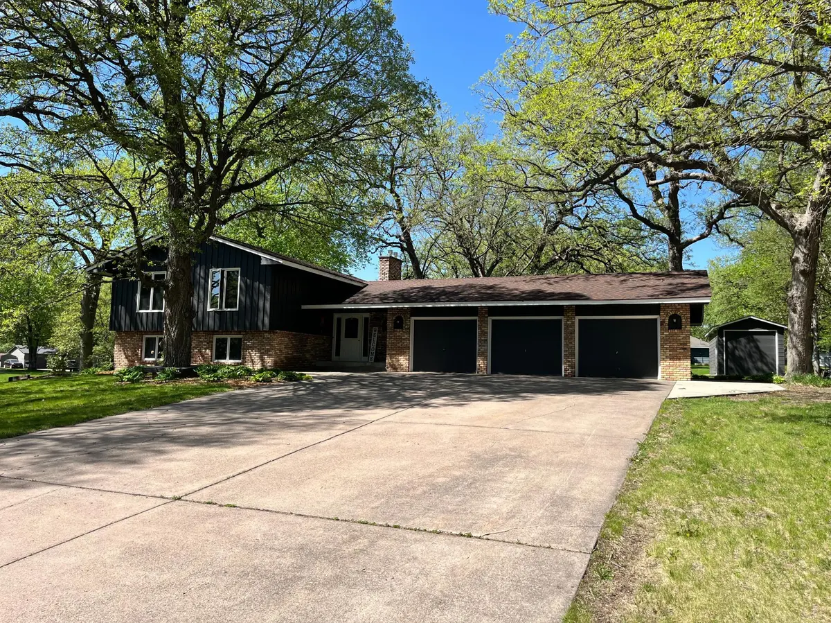 203 Douglas DR, Buffalo, MN 55313