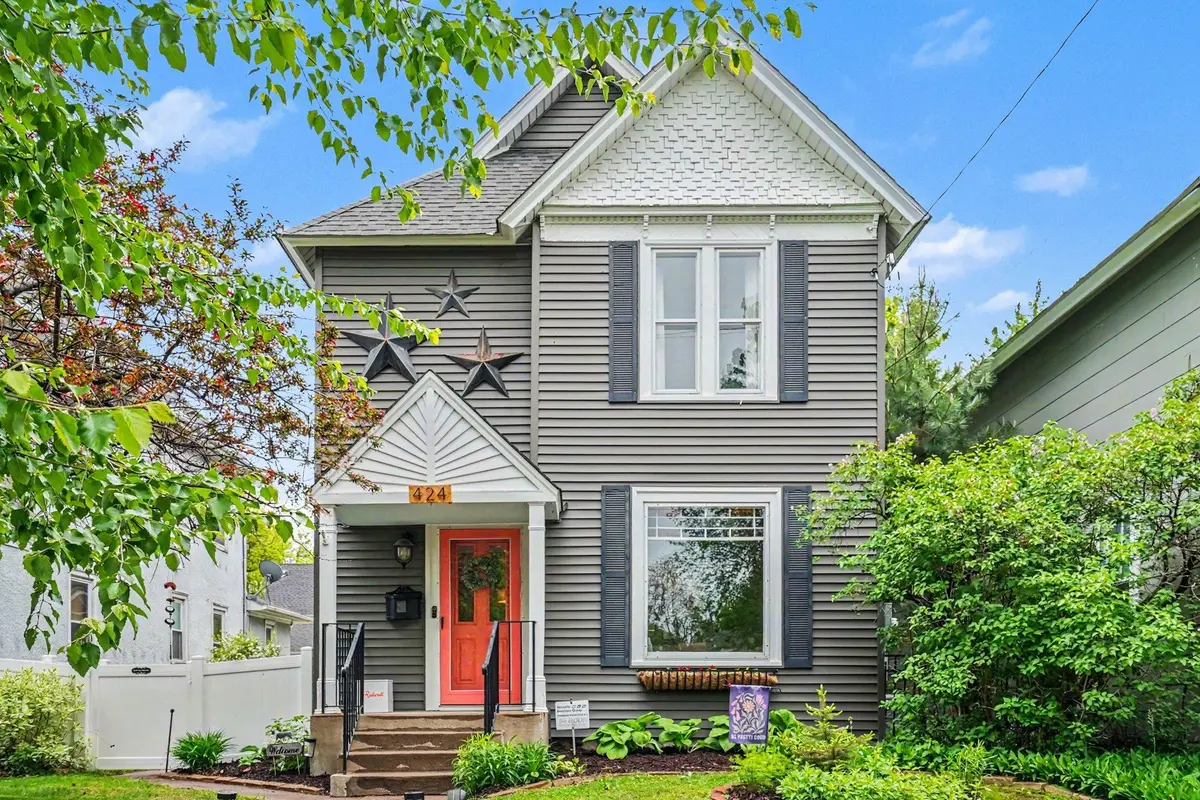 424 8th AVE NE, Minneapolis, MN 55413