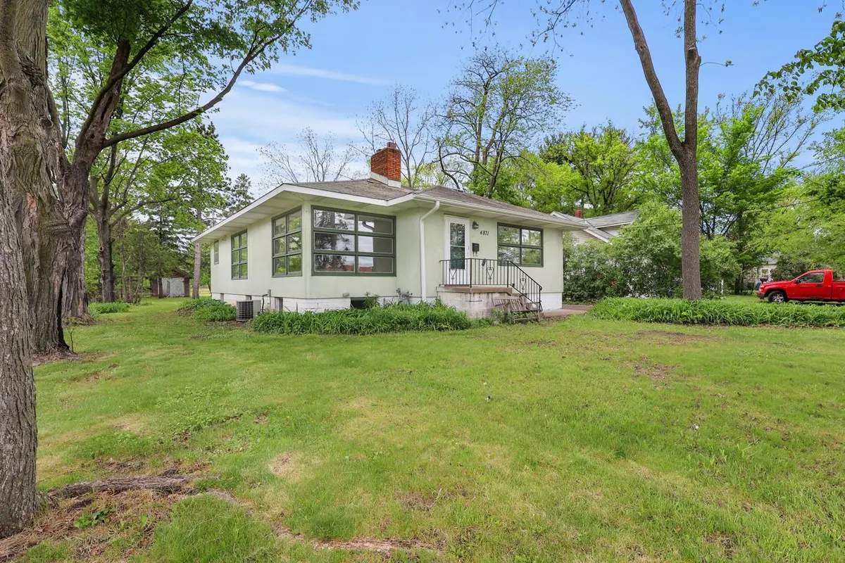 4871 Bald Eagle AVE, White Bear Lake, MN 55110