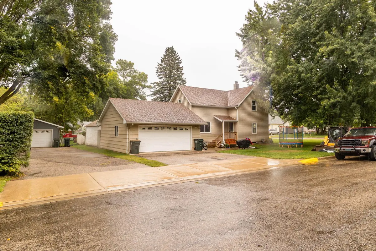 317 3rd AVE W, Osakis, MN 56360