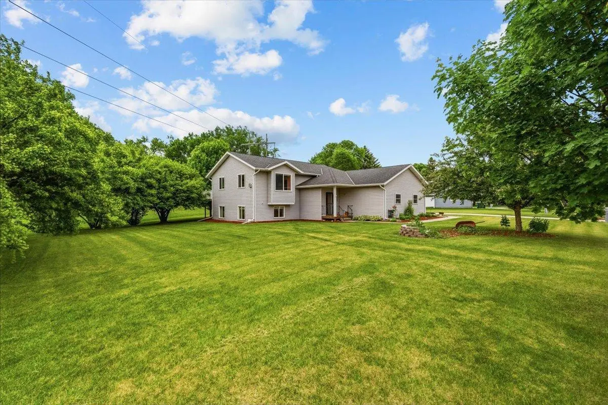 1230 Lenore WAY, Fergus Falls, MN 56537