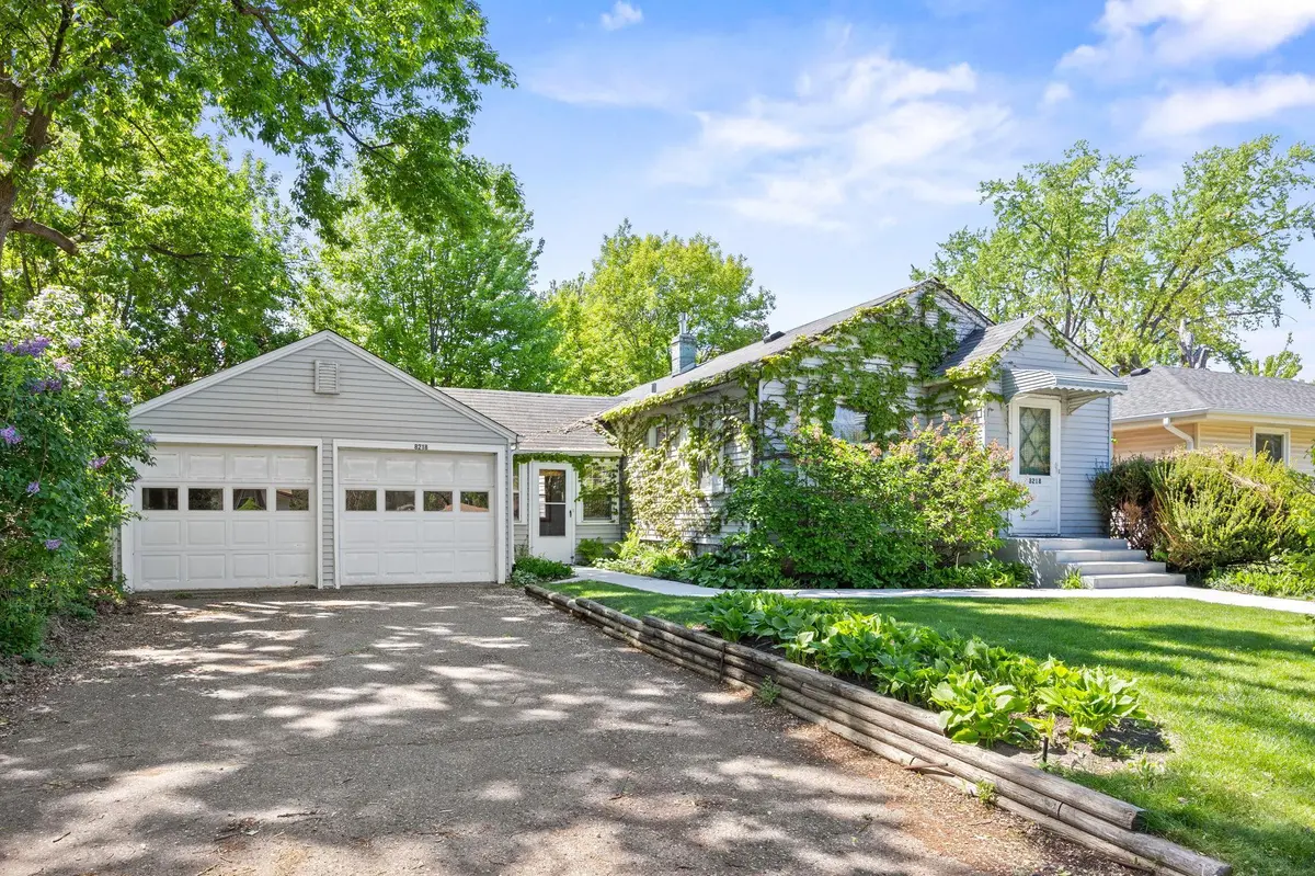 8218 Nicollet AVE S, Bloomington, MN 55420