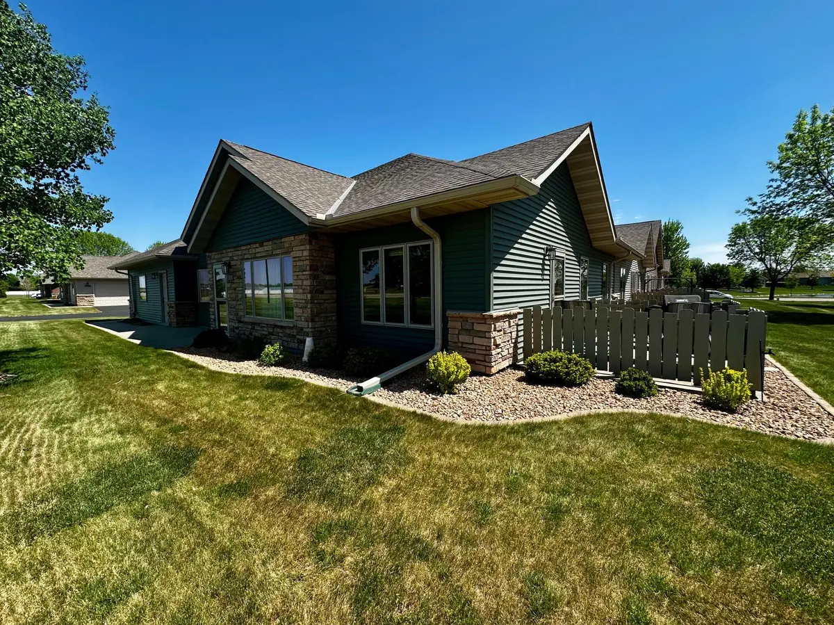 1636 Thunderbird RD #11, Marshall, MN 56258