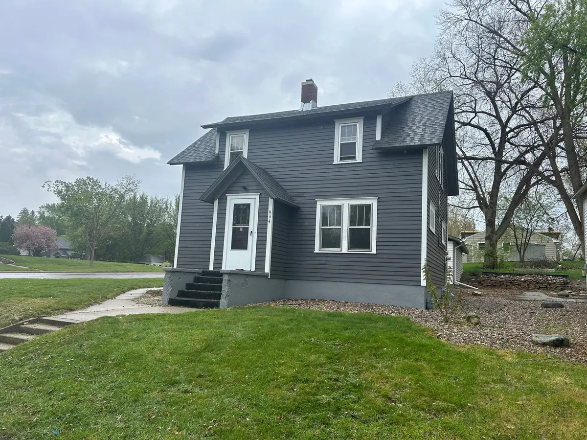944 N Rosemary AVE, Fergus Falls, MN 56537