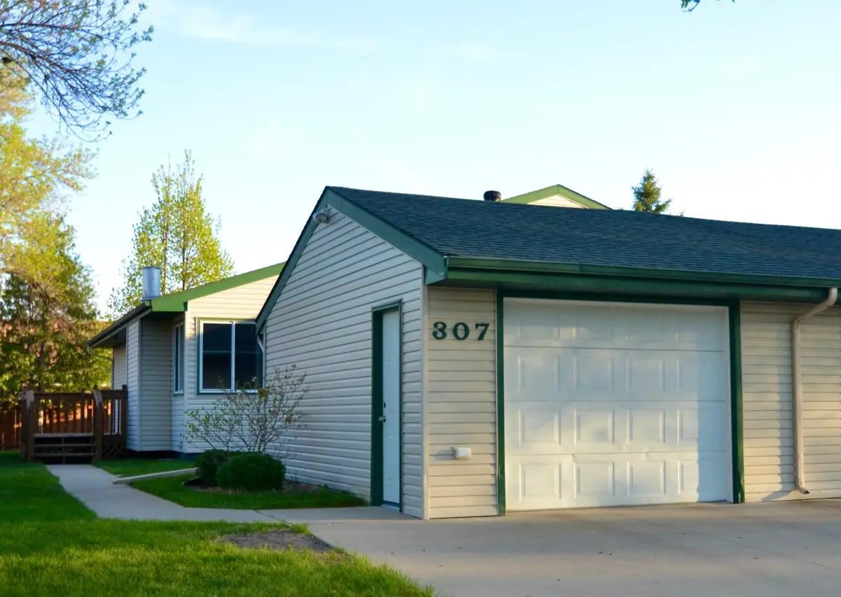 307 12th AVE E, West Fargo, ND 58078