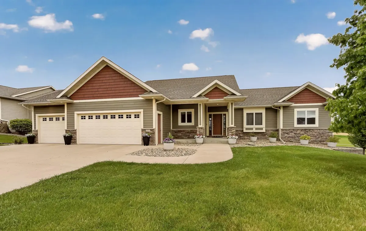 1213 Whispering Hills DR, Saint Charles, MN 55972