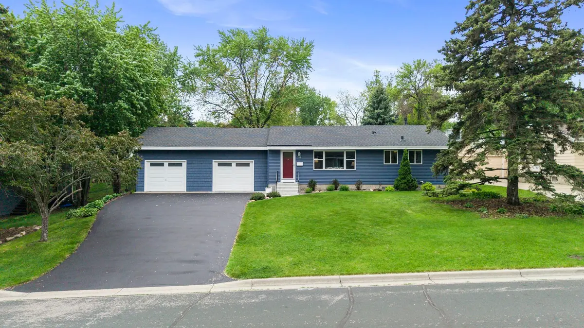 942 7th AVE E, Shakopee, MN 55379