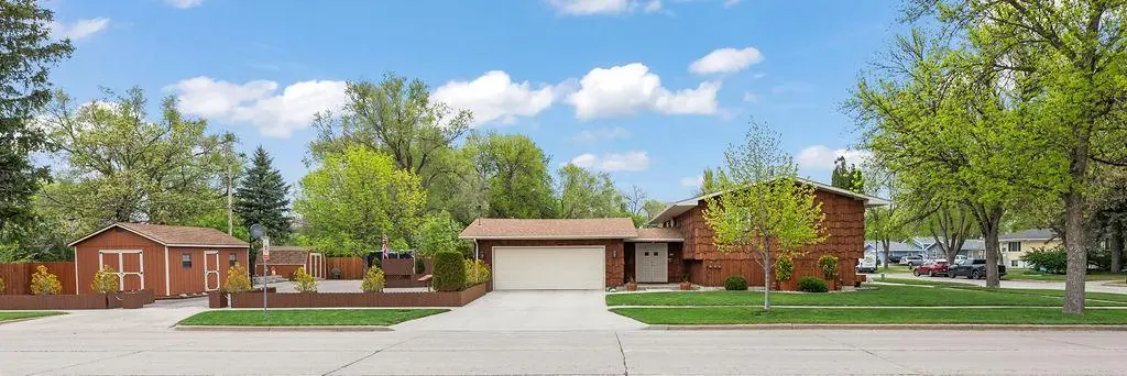 1501 16th AVE S, Fargo, ND 58103