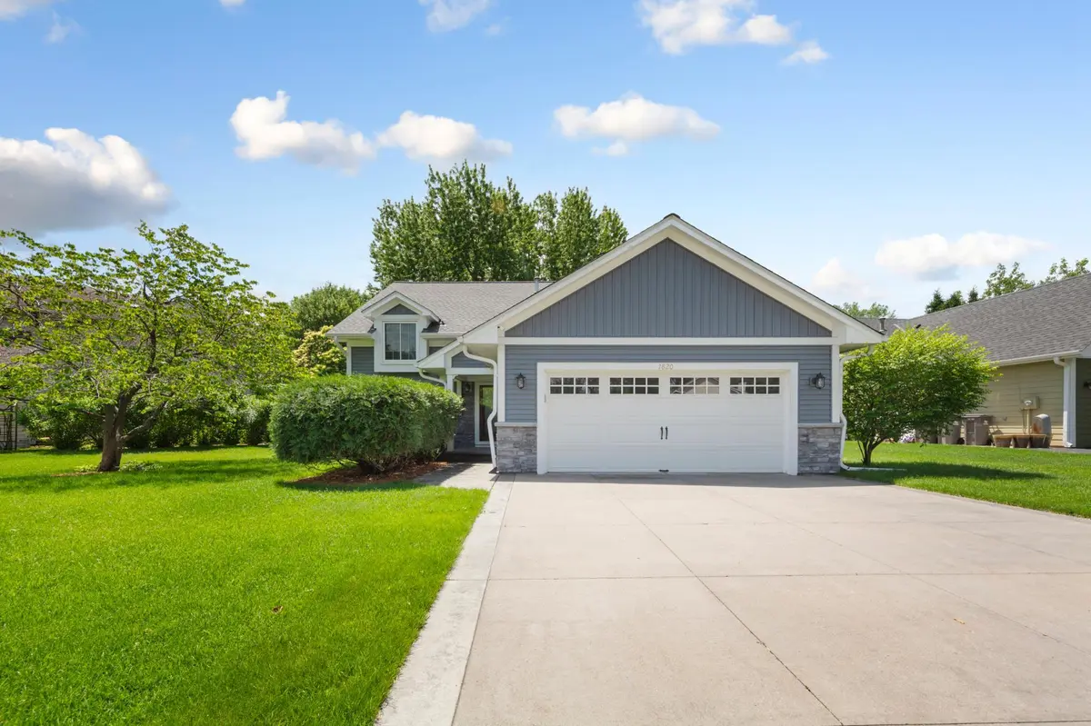1820 Park Ridge DR, Chaska, MN 55318