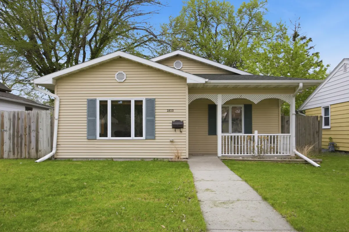 1810 5th AVE S, Fargo, ND 58103