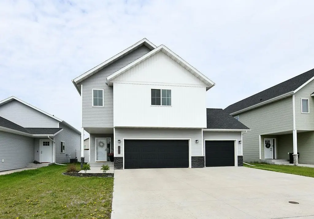 7345 23rd ST S, Fargo, ND 58104