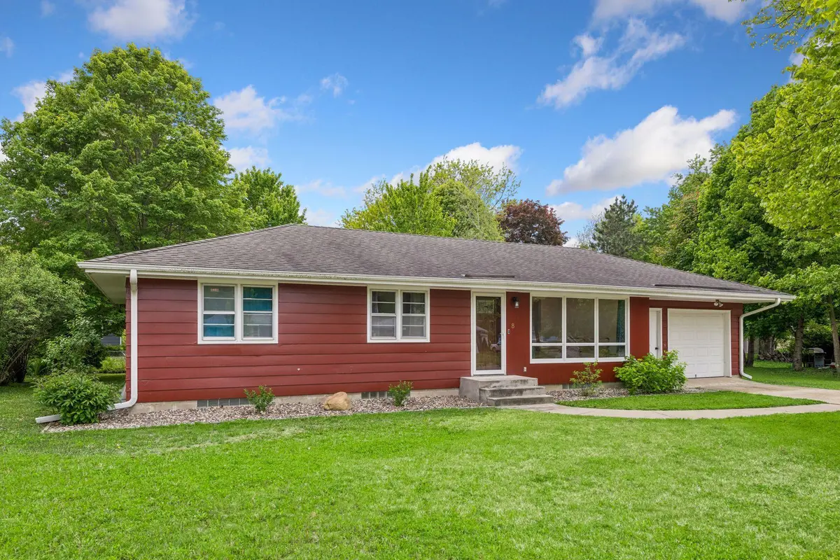 8 Central LN, Northfield, MN 55057