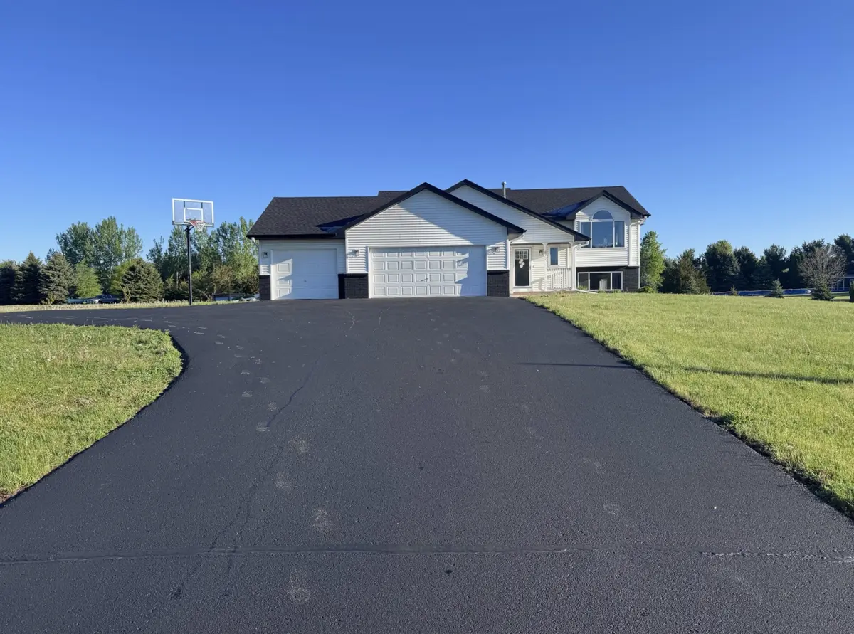 672 Laurie LN, Hudson, WI 54016