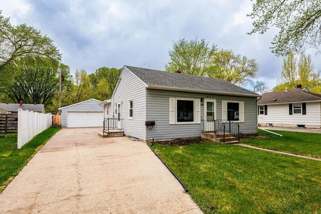 1001 18th ST S, Fargo, ND 58103