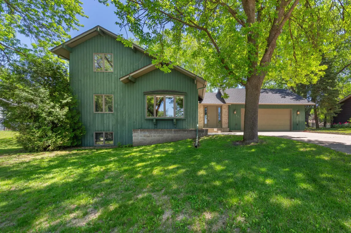 421 10th AVE SE, Faribault, MN 55021