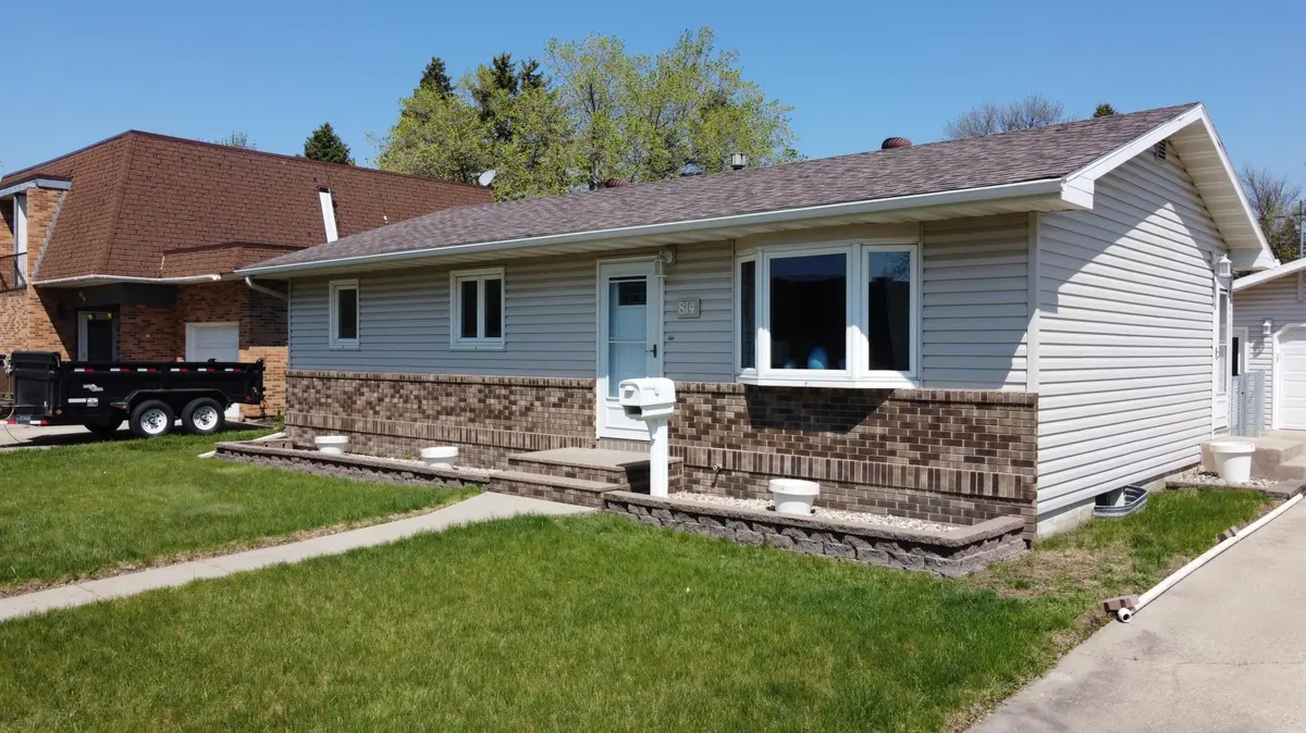 814 23rd AVE S, Moorhead, MN 56560