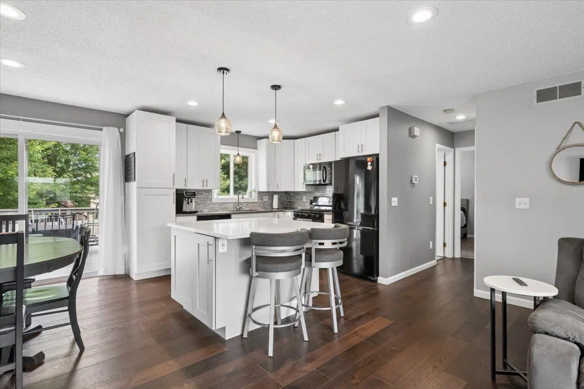 14390 Exley LN, Apple Valley, MN 55124